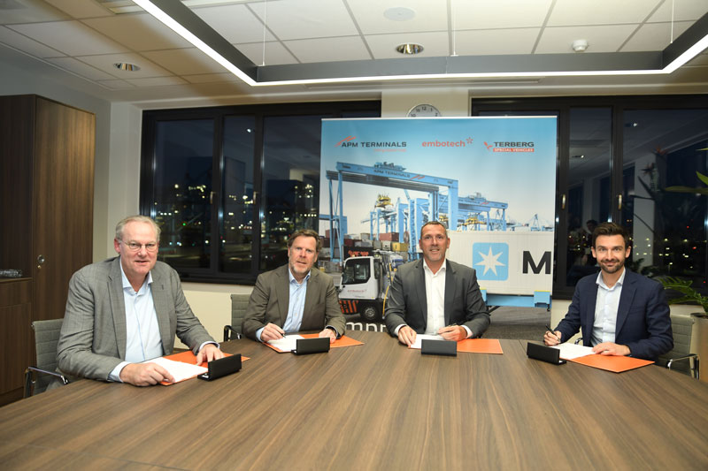 APM TERMINALS MAASVLAKTE II UNTERZEICHNET EINZIGARTIGEN KOOPERATIONSVERTRAG MIT EMBOTECH UND TERBERG FÜR DEN KAUF UND DIE IMPLEMENTIERUNG VON 30 ELEKTRISCHEN AUTOMATISIERTEN TERMINAL-TRUCKS